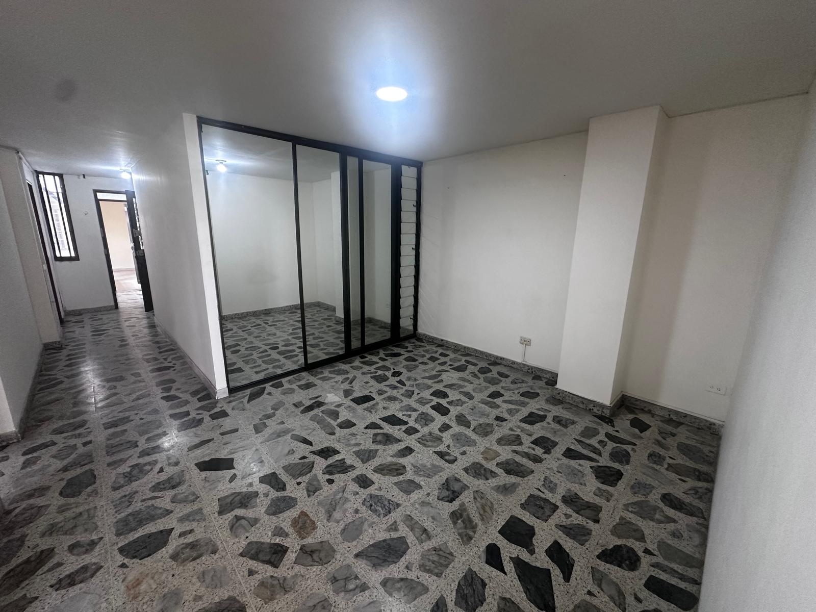 Apartamento en venta en Sector Galeria Central, Pereira · foto 2 de 15
