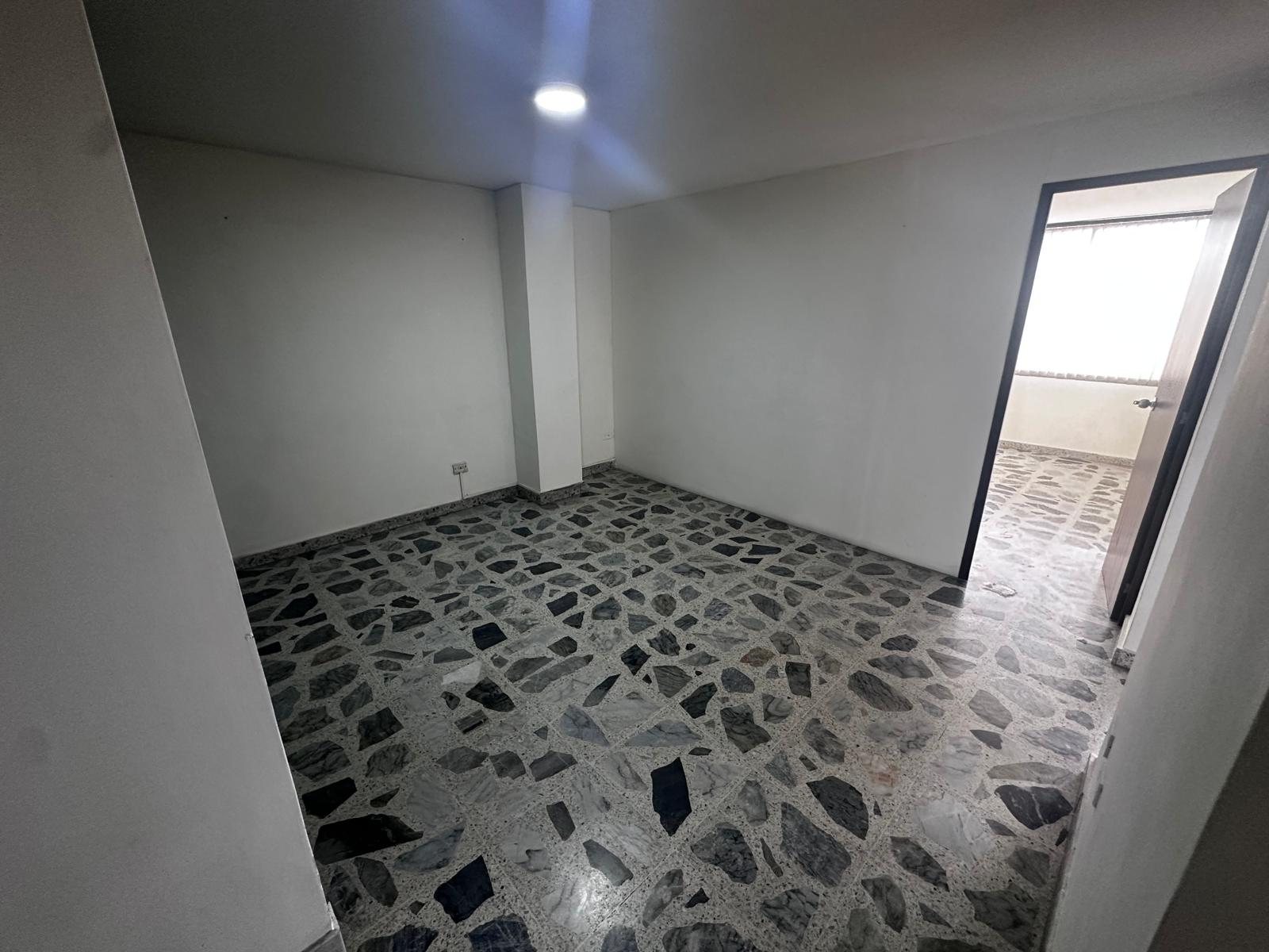 Apartamento en venta en Sector Galeria Central, Pereira · foto 3 de 15