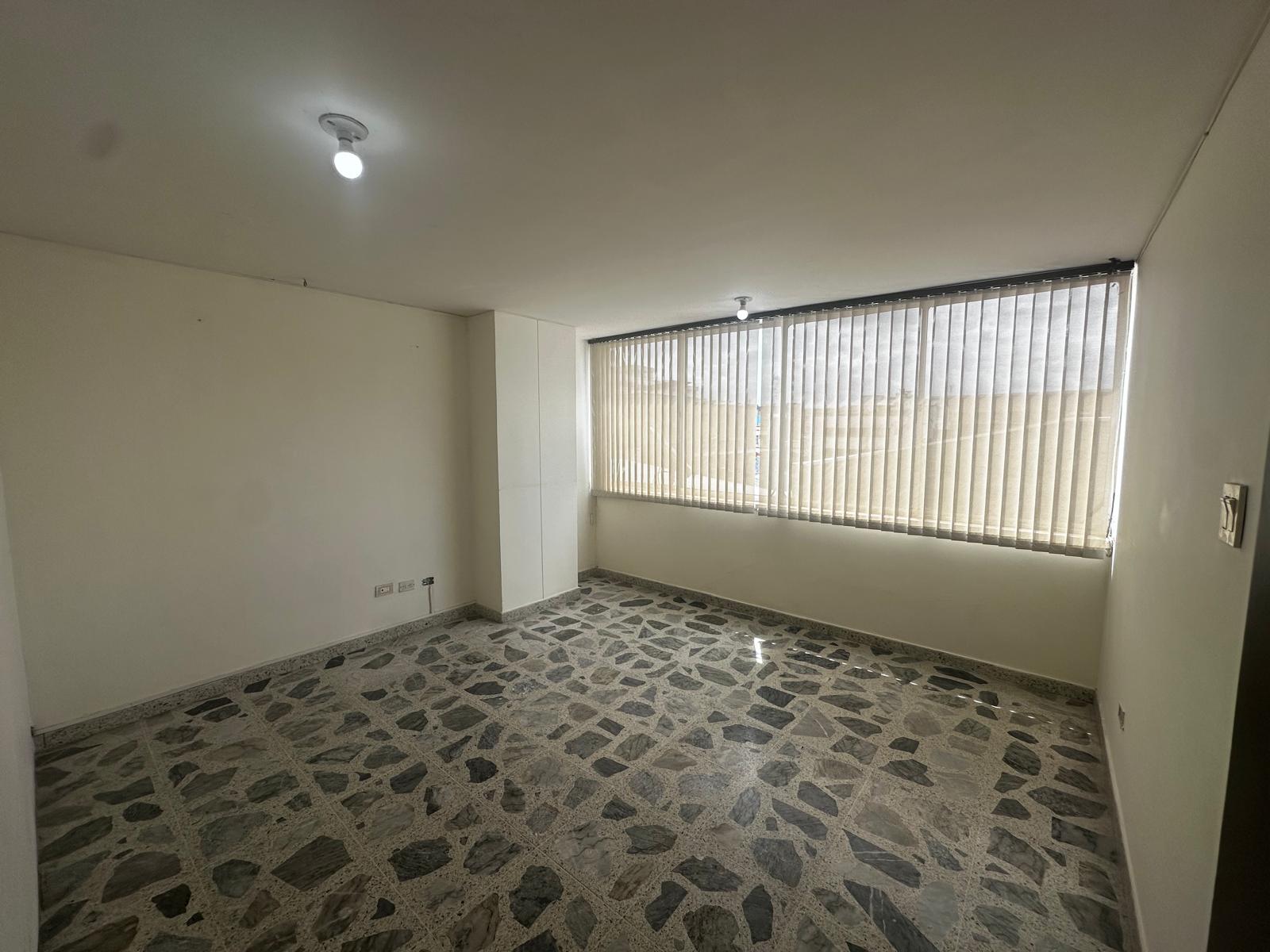 Apartamento en venta en Sector Galeria Central, Pereira · foto 4 de 15