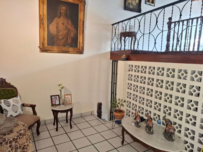 Casa de 3 alcobas en venta en Campo Valdes No.2, Medellín, 231 m² · foto 2 de 24