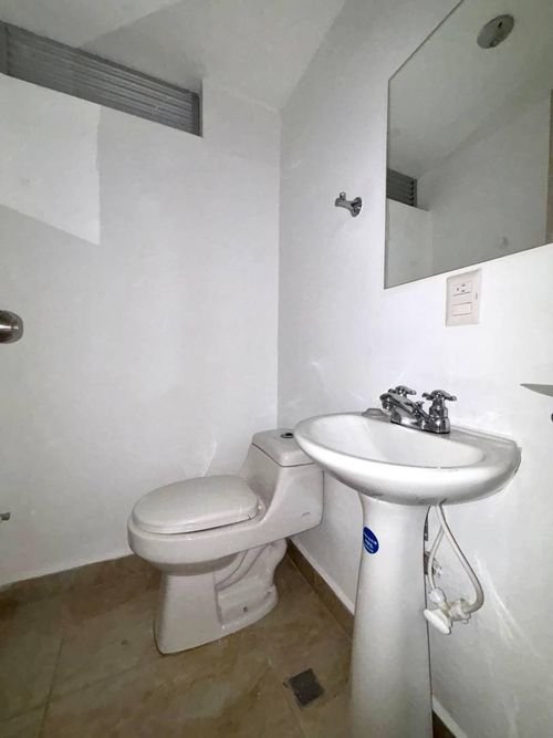 Oficina en arriendo en El Poblado, Medellín, 200 m² · foto 3 de 23