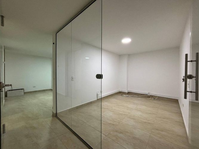 Oficina en arriendo en El Poblado, Medellín, 200 m² · foto 5 de 23