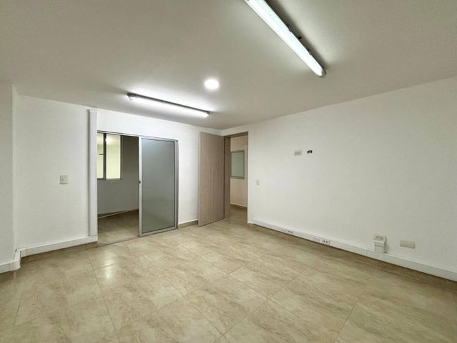 Oficina en arriendo en El Poblado, Medellín, 200 m² · foto 13 de 23