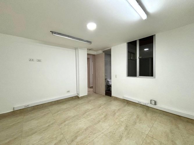 Oficina en arriendo en El Poblado, Medellín, 200 m² · foto 16 de 23