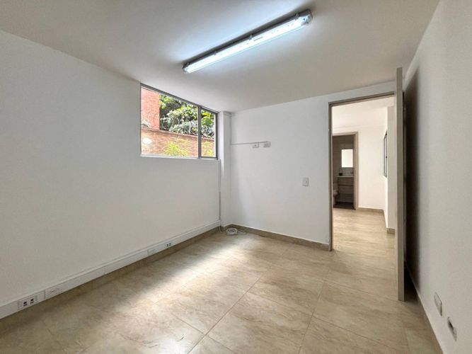 Oficina en arriendo en El Poblado, Medellín, 200 m² · foto 19 de 23