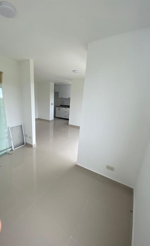 Apartamento de 2 alcobas en venta en Guabinas, Yumbo, 60 m² · foto 4 de 19