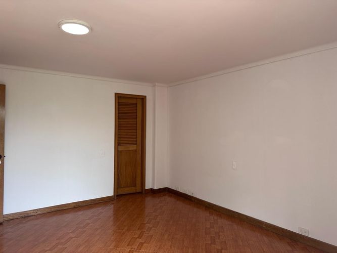 Apartamento de 3 alcobas en venta en Los Naranjos, Medellín, 230 m² · foto 7 de 18