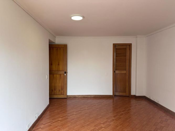 Apartamento de 3 alcobas en venta en Los Naranjos, Medellín, 230 m² · foto 13 de 18