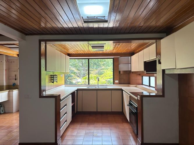 Apartamento de 3 alcobas en venta en Los Naranjos, Medellín, 230 m² · foto 6 de 18