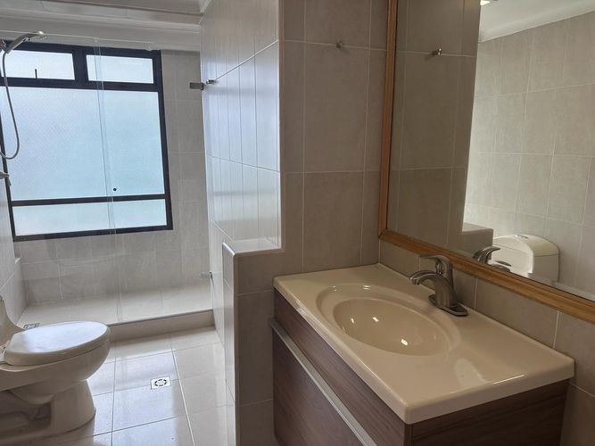 Apartamento de 3 alcobas en venta en Los Naranjos, Medellín, 230 m² · foto 18 de 18