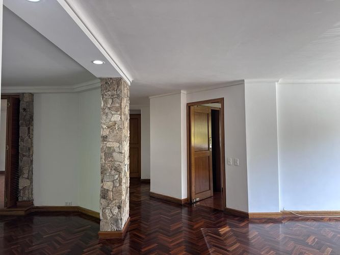 Apartamento de 3 alcobas en venta en Los Naranjos, Medellín, 230 m² · foto 8 de 18