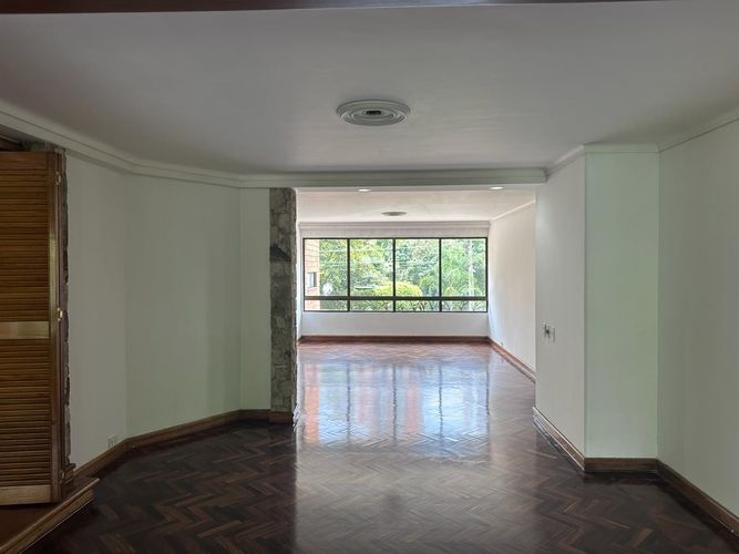 Apartamento de 3 alcobas en venta en Los Naranjos, Medellín, 230 m² · foto 4 de 18