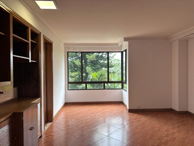 Apartamento de 3 alcobas en venta en Los Naranjos, Medellín, 230 m² · foto 10 de 18