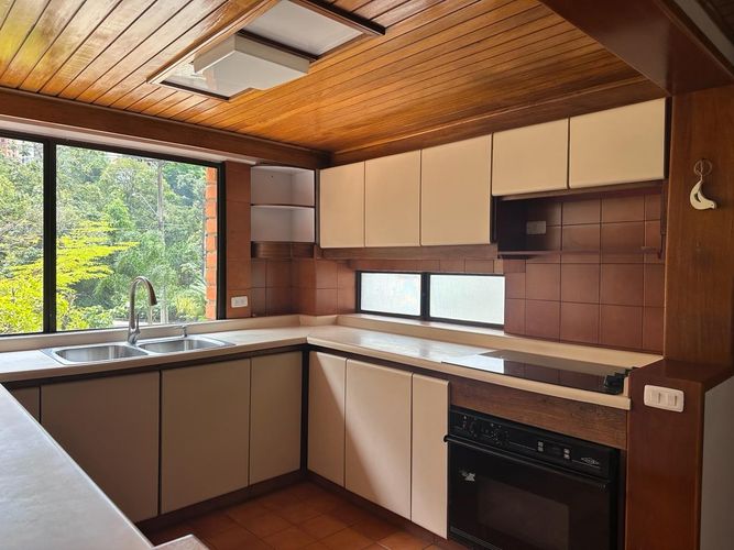 Apartamento de 3 alcobas en venta en Los Naranjos, Medellín, 230 m² · foto 5 de 18