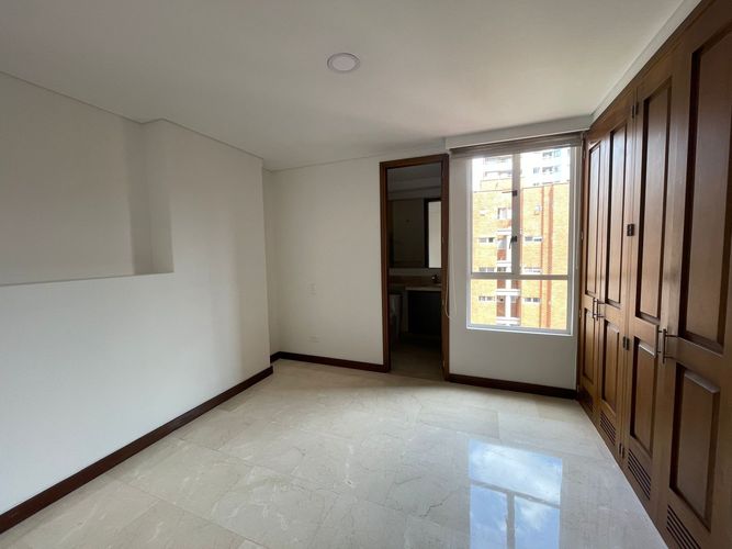 Apartamento de 3 alcobas en arriendo en Laureles, Medellín, 148 m² · foto 3 de 20