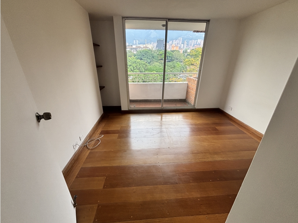 Apartamento en venta en El Poblado, Medellín · foto 7 de 13
