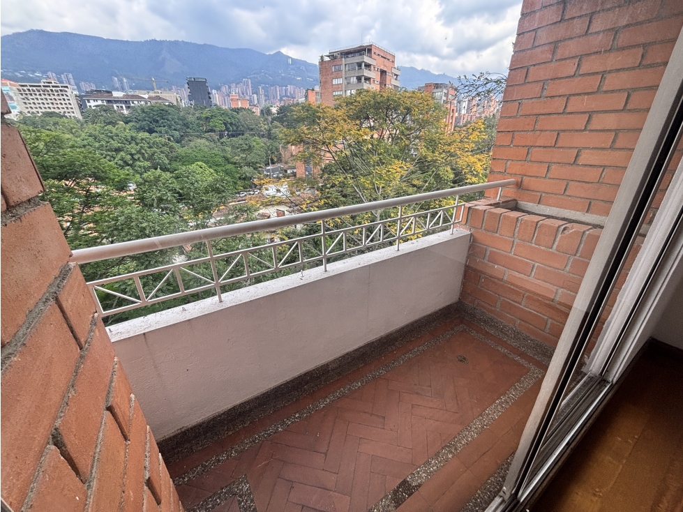 Apartamento en venta en El Poblado, Medellín · foto 8 de 13