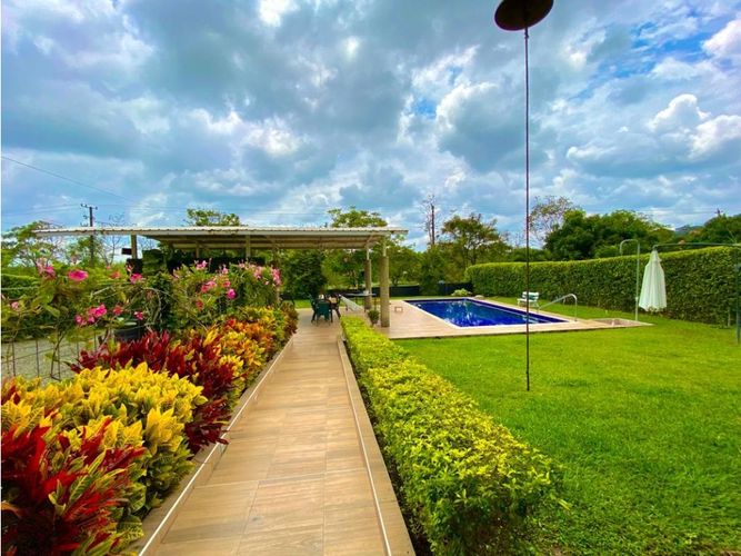 Casa de 4 alcobas en venta en Verde Horizonte, Jamundí, 434 m² · foto 3 de 20