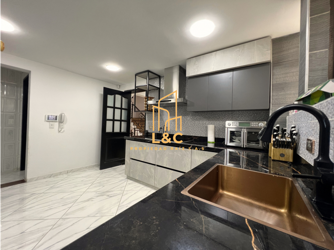Casa de 3 alcobas en venta en Loma Benedictinos, Envigado, 340 m² · foto 3 de 22