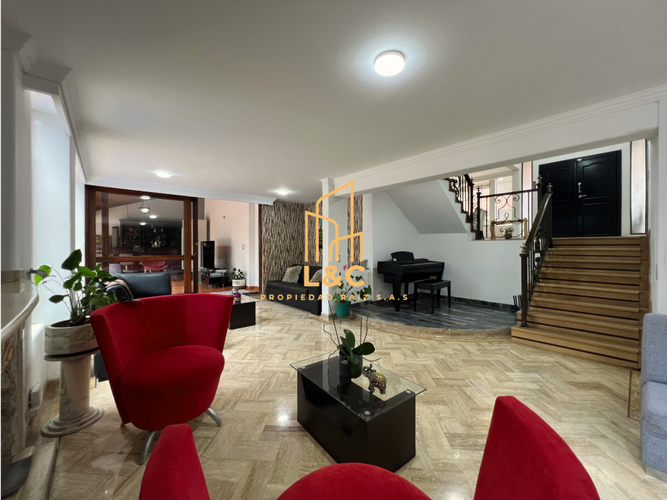 Casa de 3 alcobas en venta en Loma Benedictinos, Envigado, 340 m² · foto 5 de 22