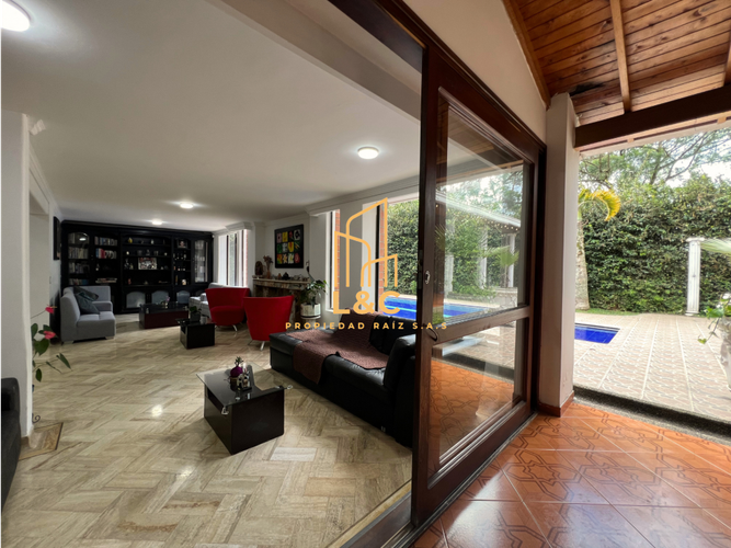 Casa de 3 alcobas en venta en Loma Benedictinos, Envigado, 340 m² · foto 7 de 22