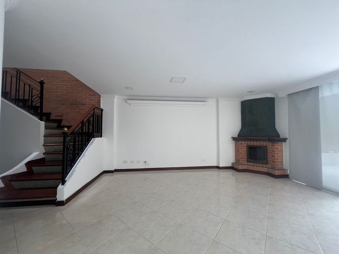 Casa de 3 alcobas en arriendo en Urbanización Las Cumbres, Envigado, 200 m² · foto 5 de 18