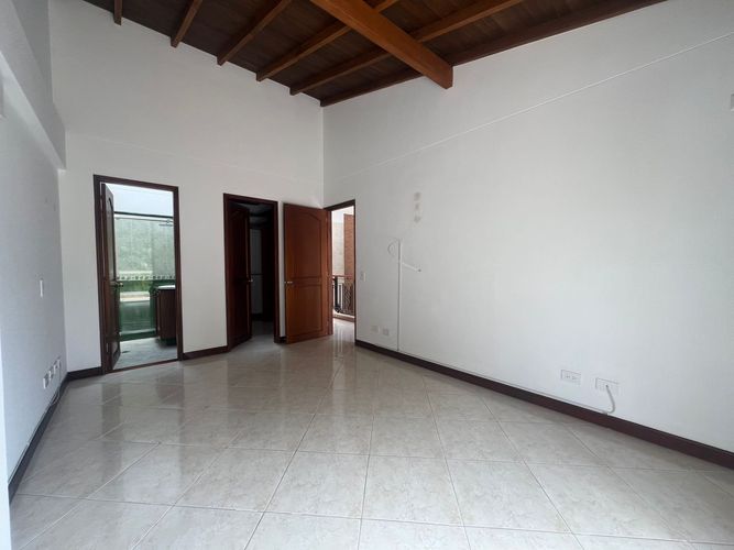 Casa de 3 alcobas en arriendo en Urbanización Las Cumbres, Envigado, 200 m² · foto 11 de 18