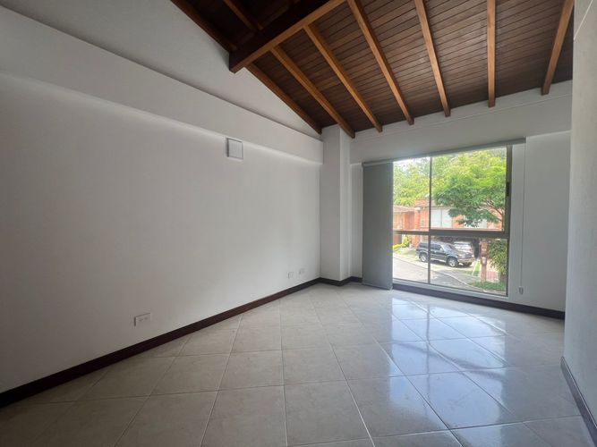 Casa de 3 alcobas en arriendo en Urbanización Las Cumbres, Envigado, 200 m² · foto 6 de 18
