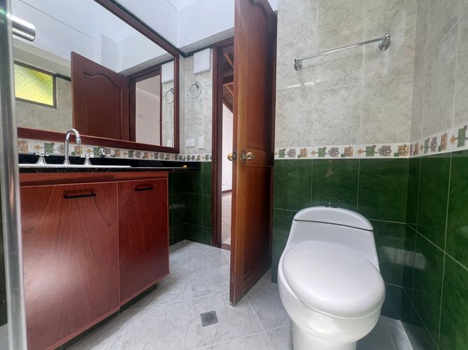 Casa de 3 alcobas en arriendo en Urbanización Las Cumbres, Envigado, 200 m² · foto 17 de 18