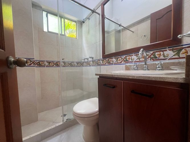 Casa de 3 alcobas en arriendo en Urbanización Las Cumbres, Envigado, 200 m² · foto 15 de 18