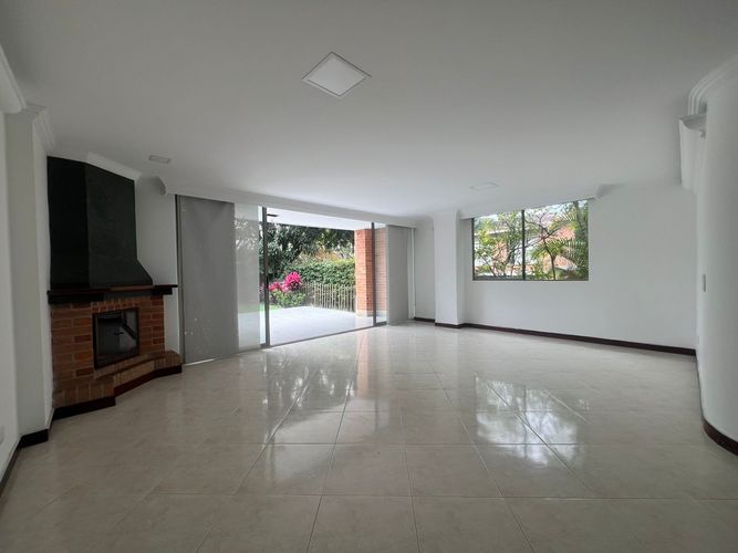 Casa de 3 alcobas en arriendo en Urbanización Las Cumbres, Envigado, 200 m² · foto 4 de 18