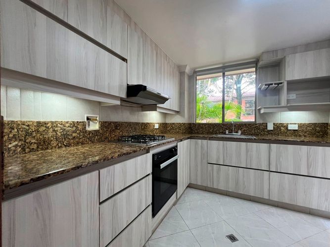 Casa de 3 alcobas en arriendo en Urbanización Las Cumbres, Envigado, 200 m² · foto 9 de 18
