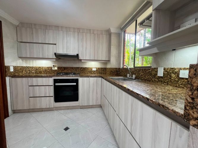 Casa de 3 alcobas en arriendo en Urbanización Las Cumbres, Envigado, 200 m² · foto 10 de 18