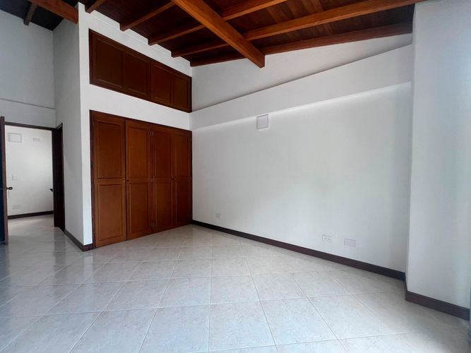 Casa de 3 alcobas en arriendo en Urbanización Las Cumbres, Envigado, 200 m² · foto 13 de 18