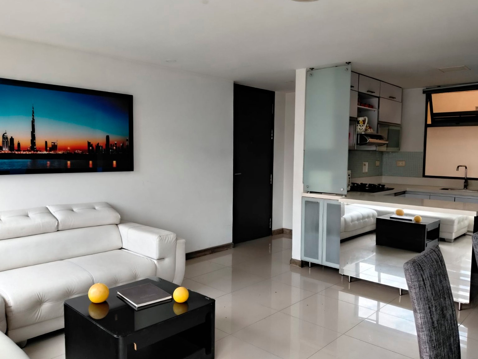 Apartamento en arriendo en El Poblado, Medellín · foto 2 de 19