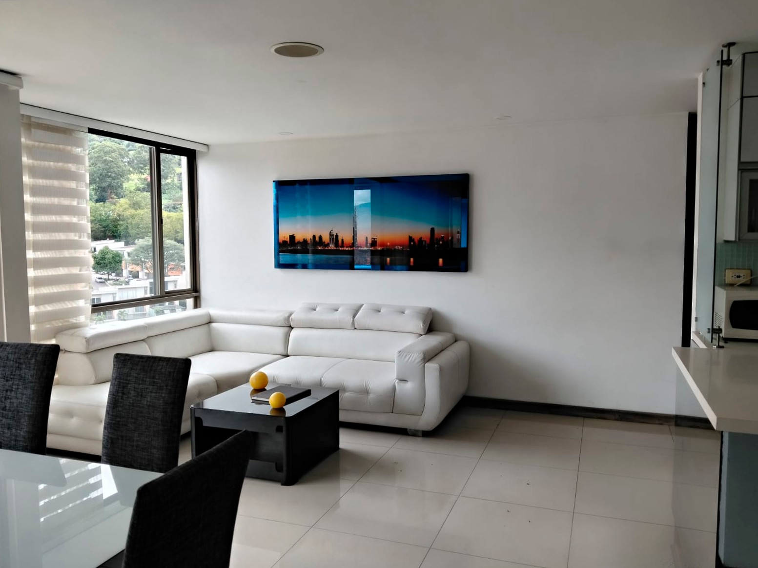 Apartamento en arriendo en El Poblado, Medellín · foto 3 de 19