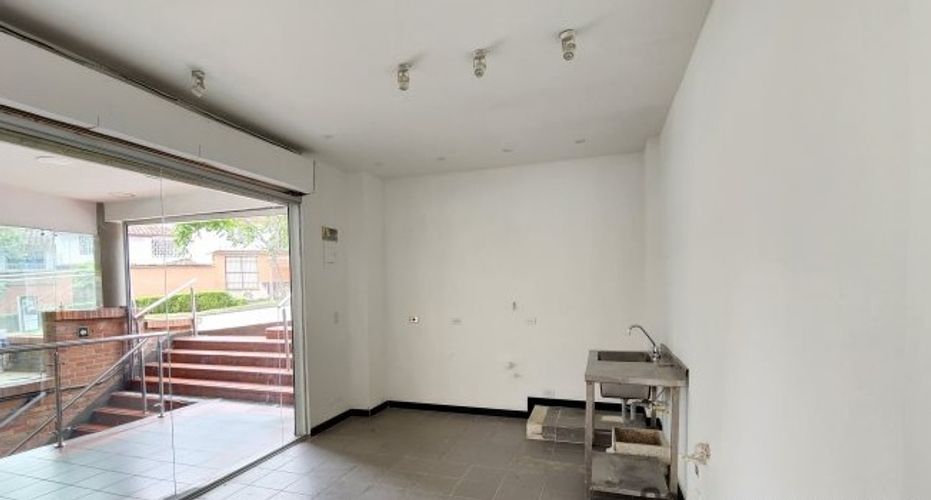 Local en arriendo en Loma Del Escobero, Envigado, 17 m² · foto 2 de 8