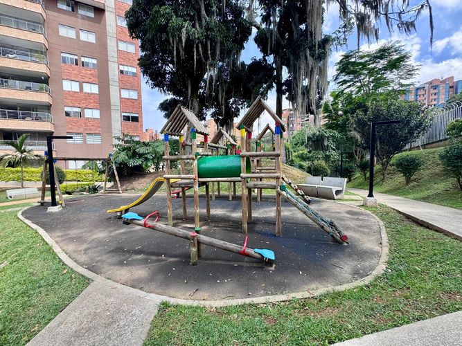 Apartamento de 3 alcobas en arriendo en Loma Del Escobero, Envigado, 98 m² · foto 4 de 20