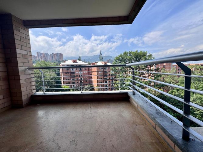 Apartamento de 3 alcobas en arriendo en Loma Del Escobero, Envigado, 98 m² · foto 11 de 20