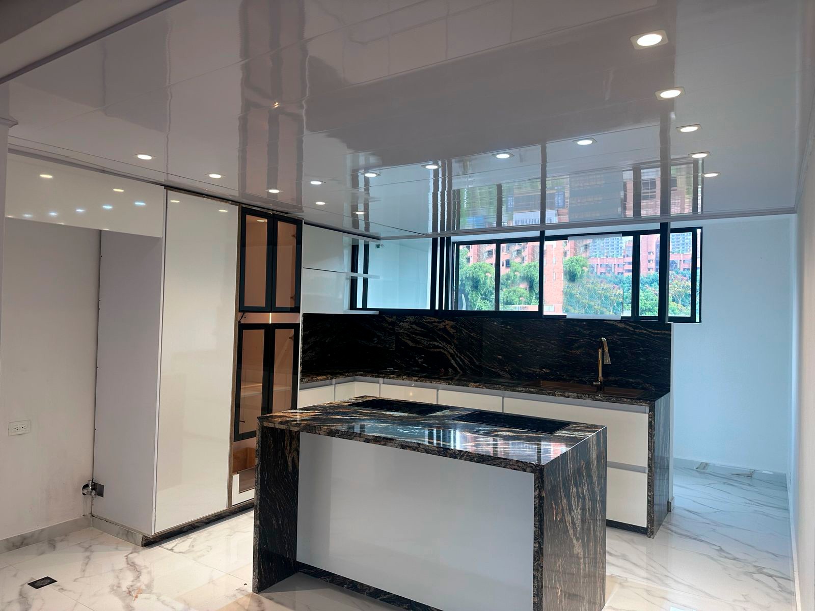 Apartamento en arriendo en El Poblado, Medellín · foto 3 de 15