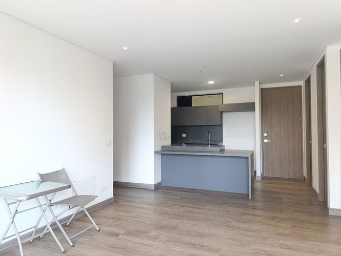 Apartamento de 2 alcobas en venta en El Poblado, Medellín, 90 m² · foto 3 de 15