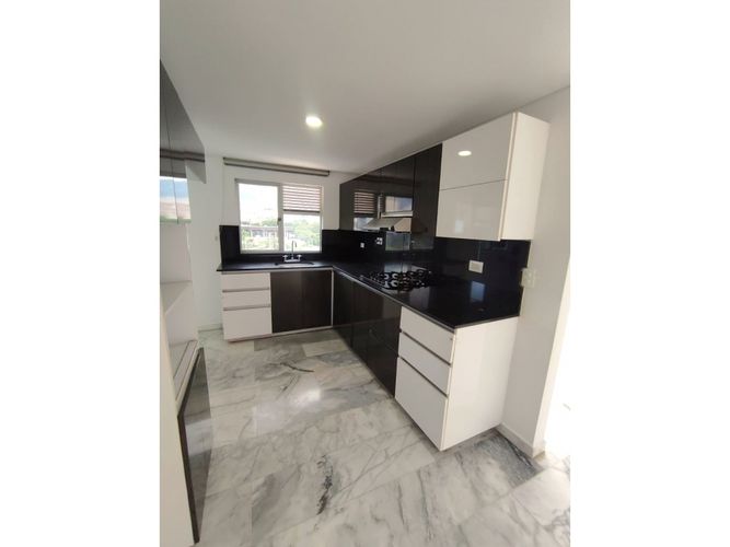 Apartamento de 3 alcobas en venta en Conquistadores, Medellín, 100 m² · foto 3 de 20