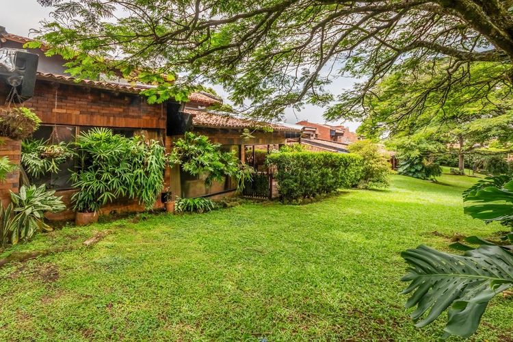 Casa de 4 alcobas en venta en Ciudad Jardin, Cali, 260 m² · foto 23 de 24