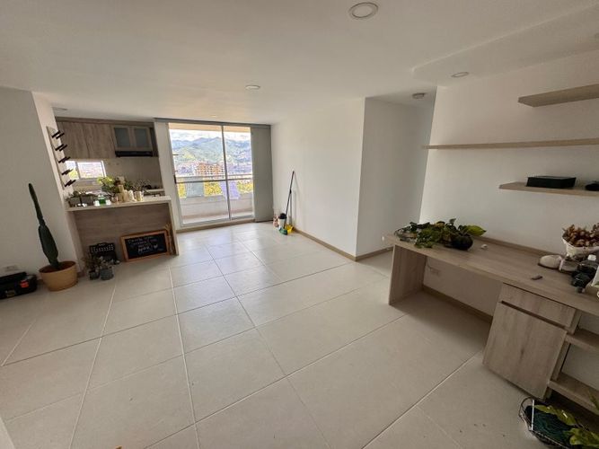 Apartamento de 2 alcobas en arriendo en Las Antillas, Envigado, 78 m² · foto 2 de 11
