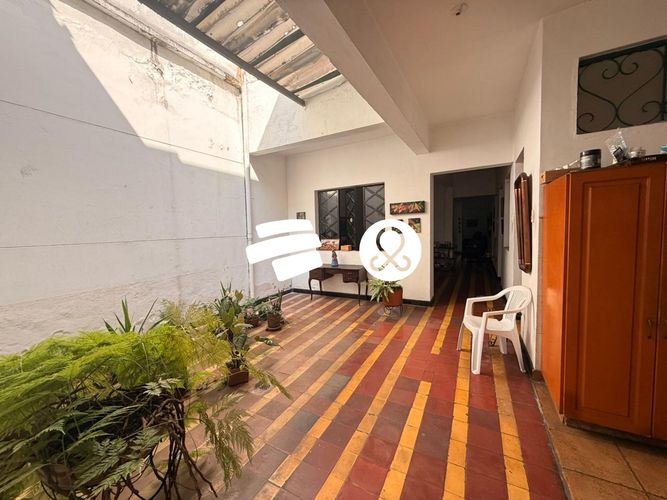 Casa de 11 alcobas en venta en Prado, Medellín, 515 m² · foto 2 de 24