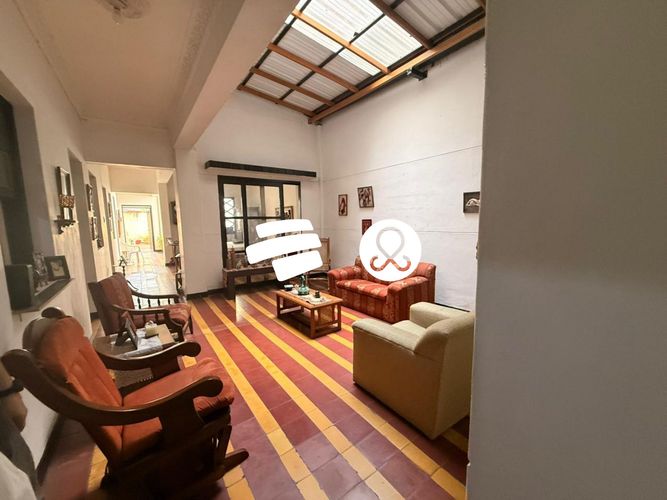 Casa de 11 alcobas en venta en Prado, Medellín, 515 m² · foto 3 de 24