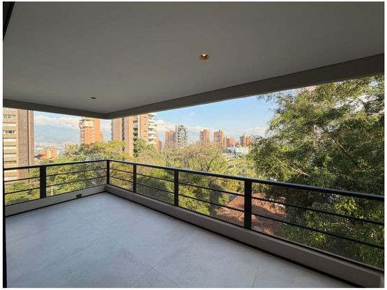 Apartamento en venta en El Poblado, Medellín [No disponible] 3