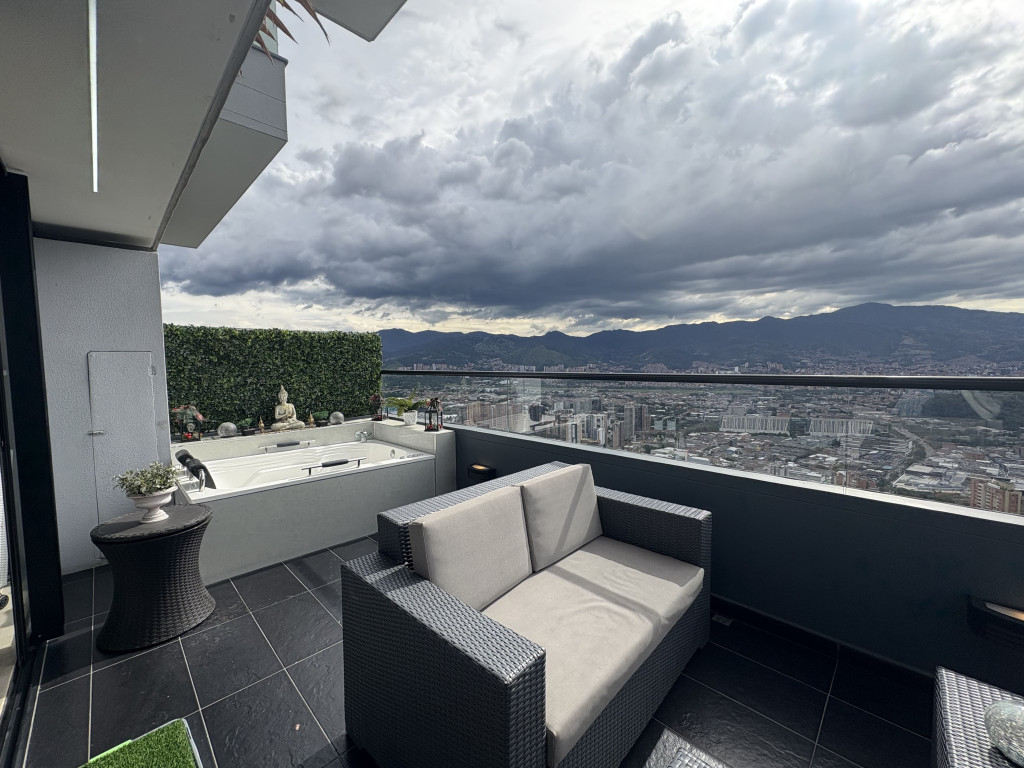 Apartamento en venta en Altos del poblado, Medellín [No disponible] 3