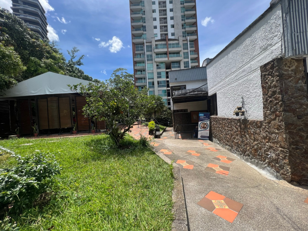 Casa Lote for sale in El Poblado, Medellín [No disponible] 2