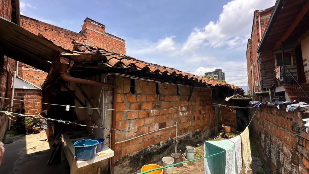 Lote en venta en El Poblado, Medellín [No disponible] 2